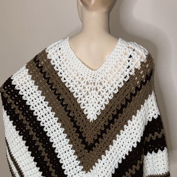 Granny Crochet Poncho - Picture 11 of 17
